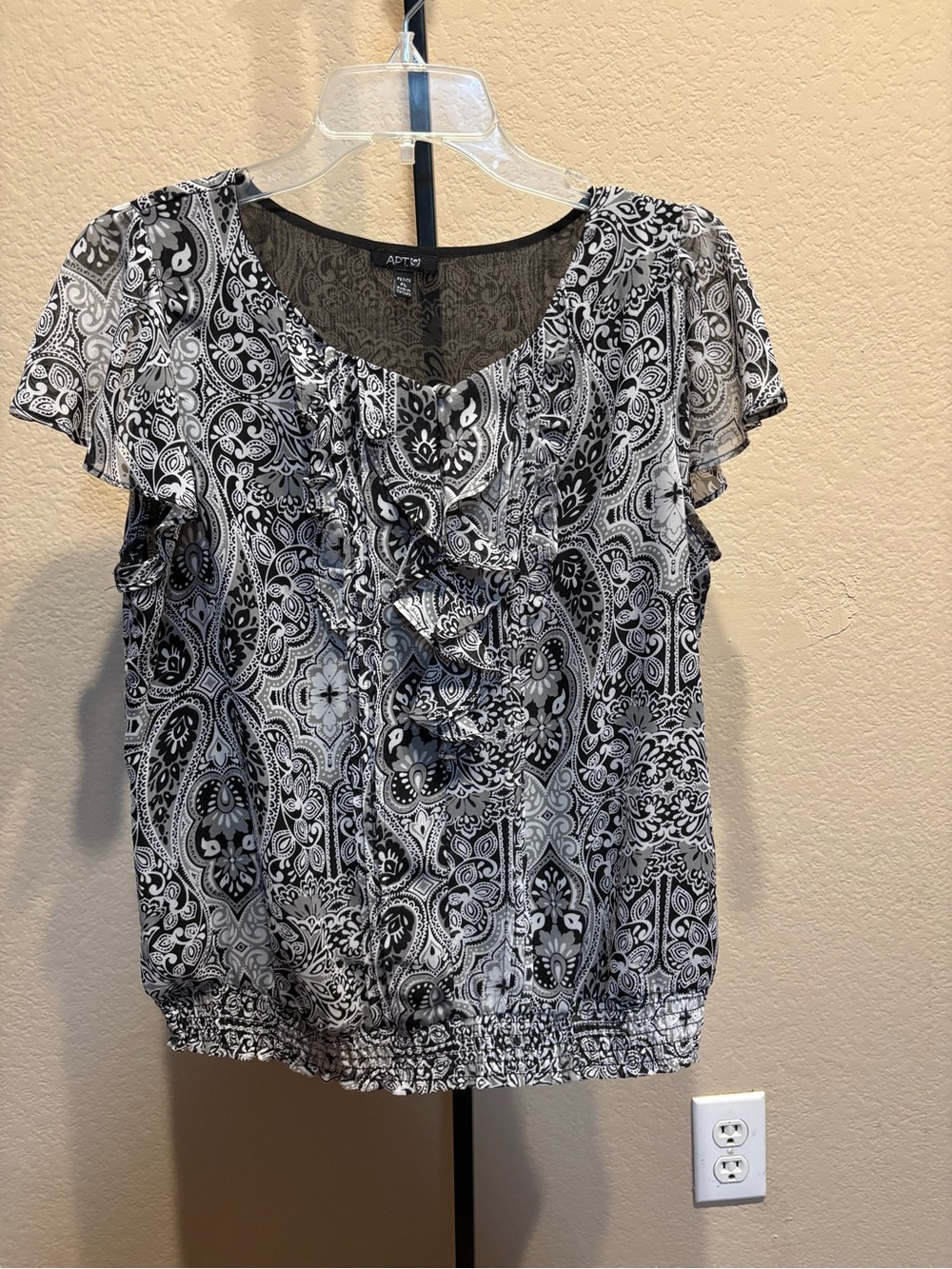 Apt. 9 Black & White Paisley Ruffle Scoop Neck Blouse